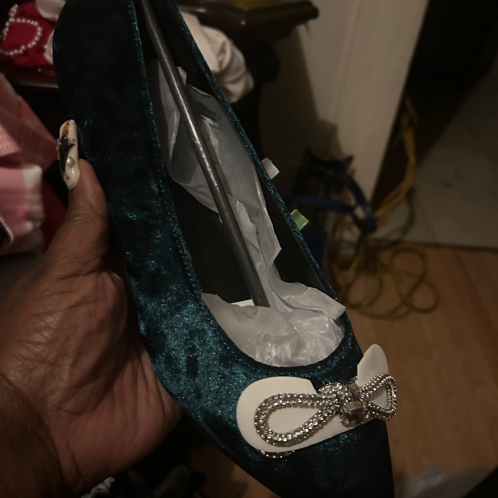 Comfort view green velvet flats